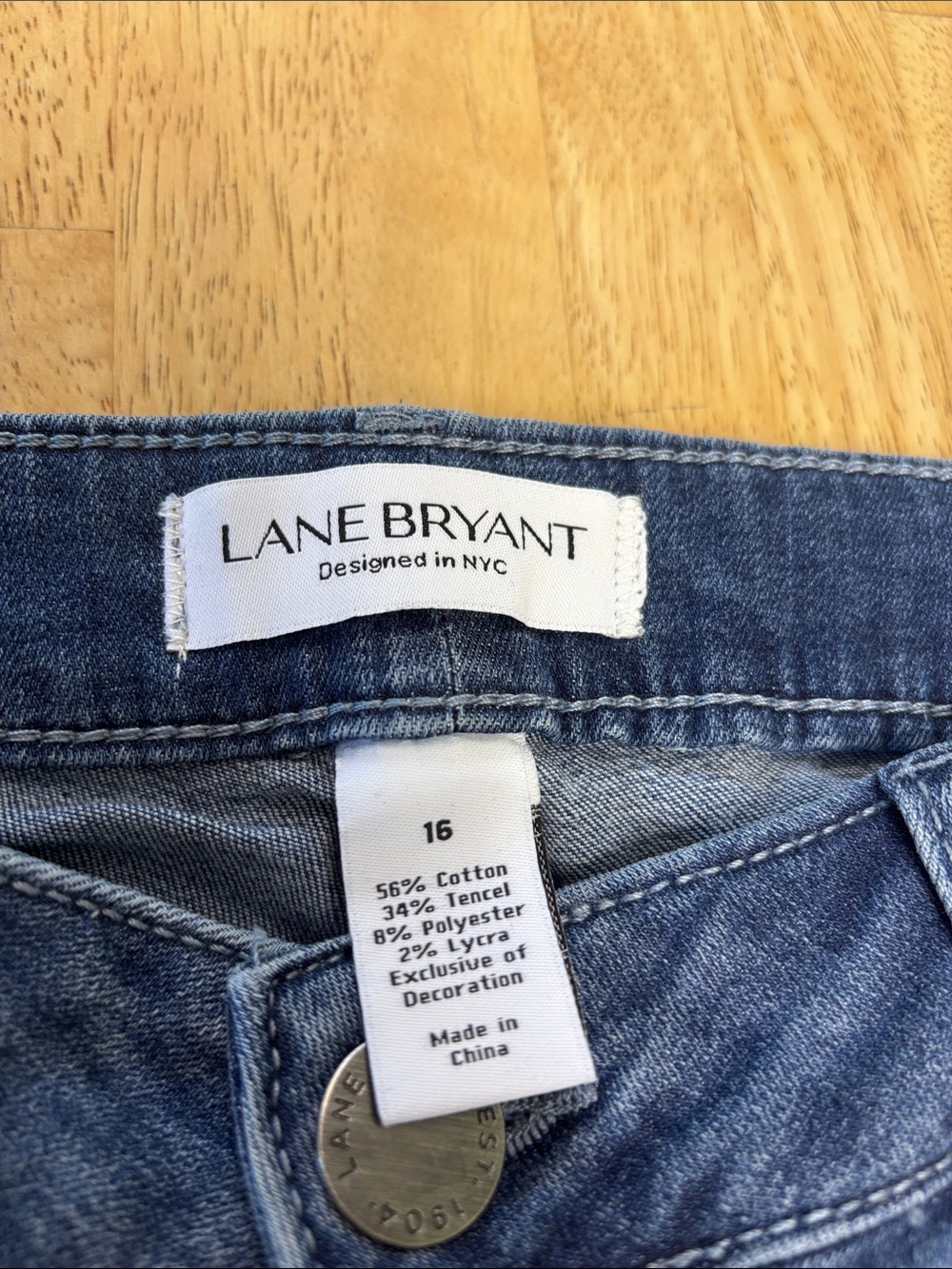 NWT Lane Bryant Plus Size 16 Floral Applique Embroidered Skinny Jeans Cropped - Picture 2 of 8